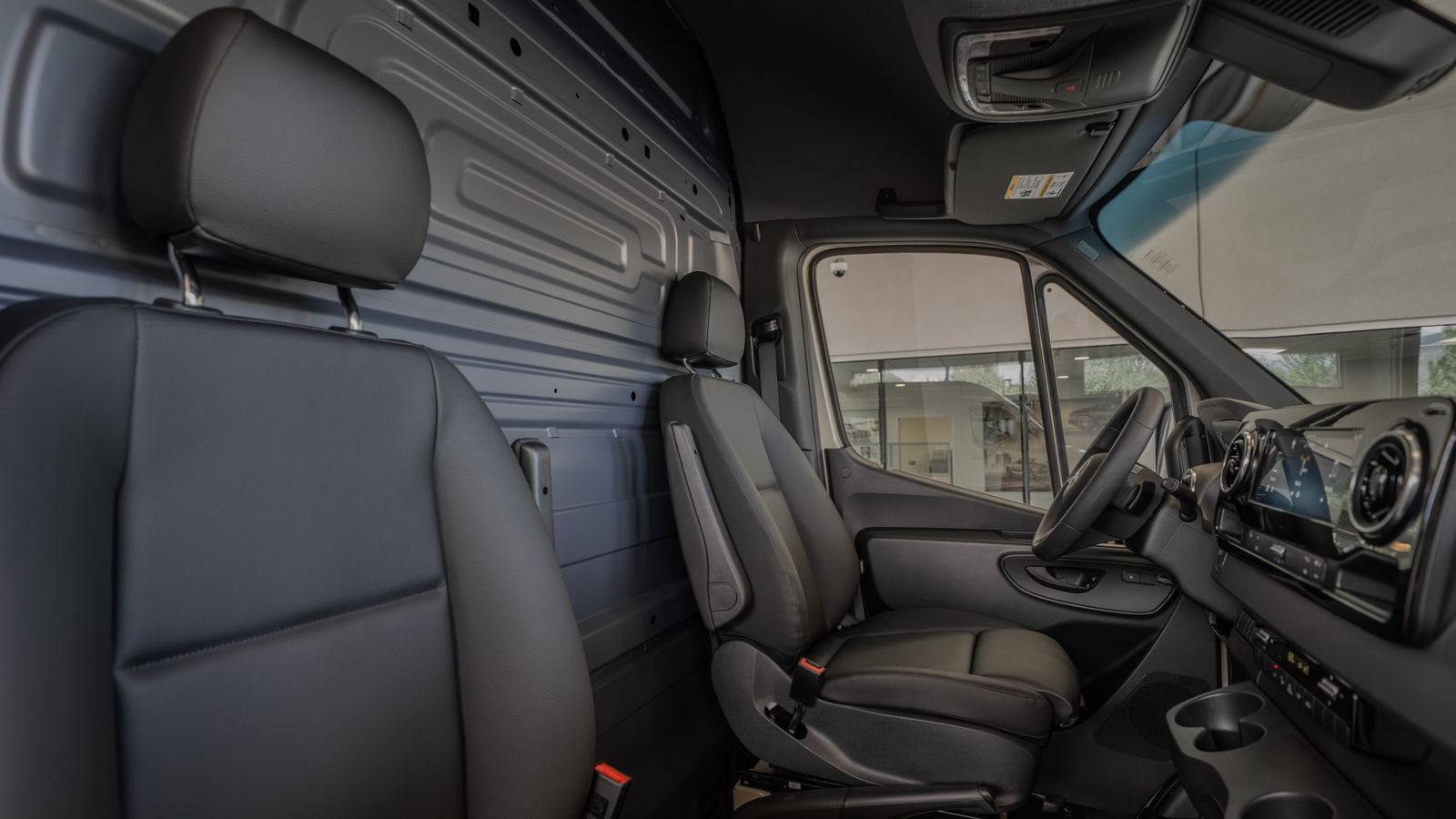 Used 2025 Mercedes-Benz Sprinter 2500 image 32