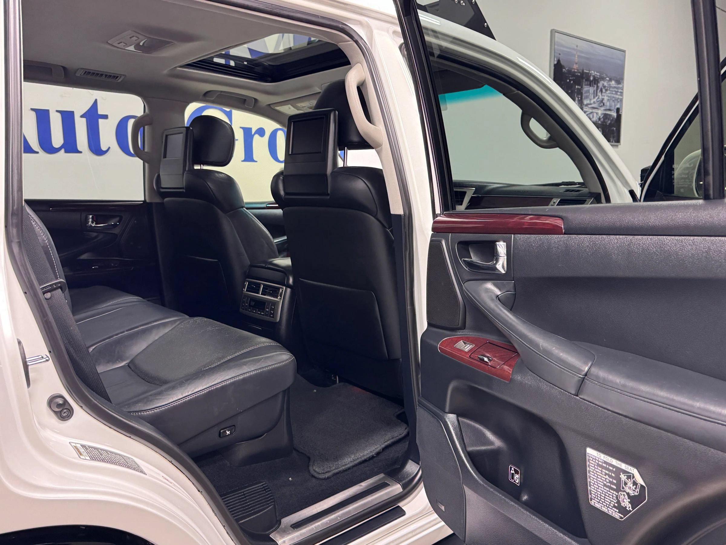 Used 2015 Lexus LX 570 4WD image 25