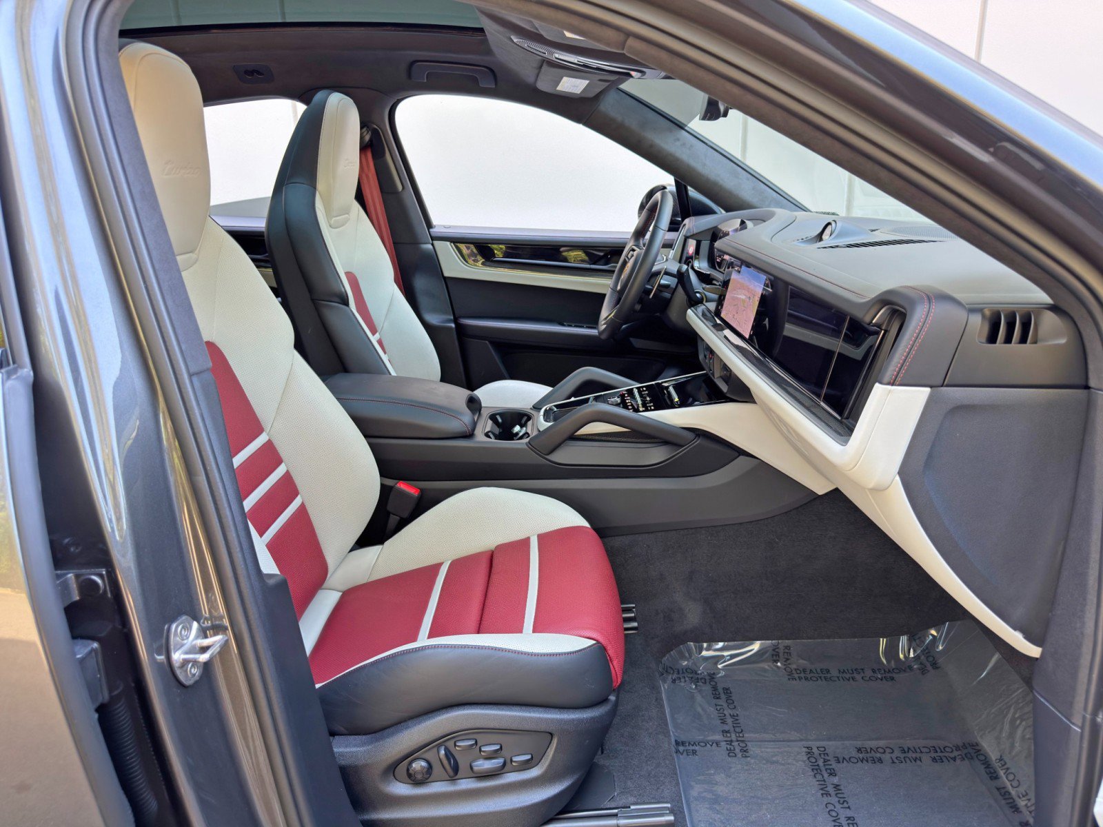 Used 2024 Porsche Cayenne Turbo image 16