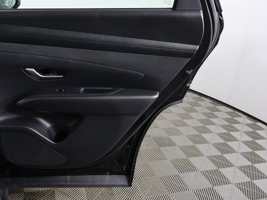 Certified 2025 Hyundai Tucson SE image 21