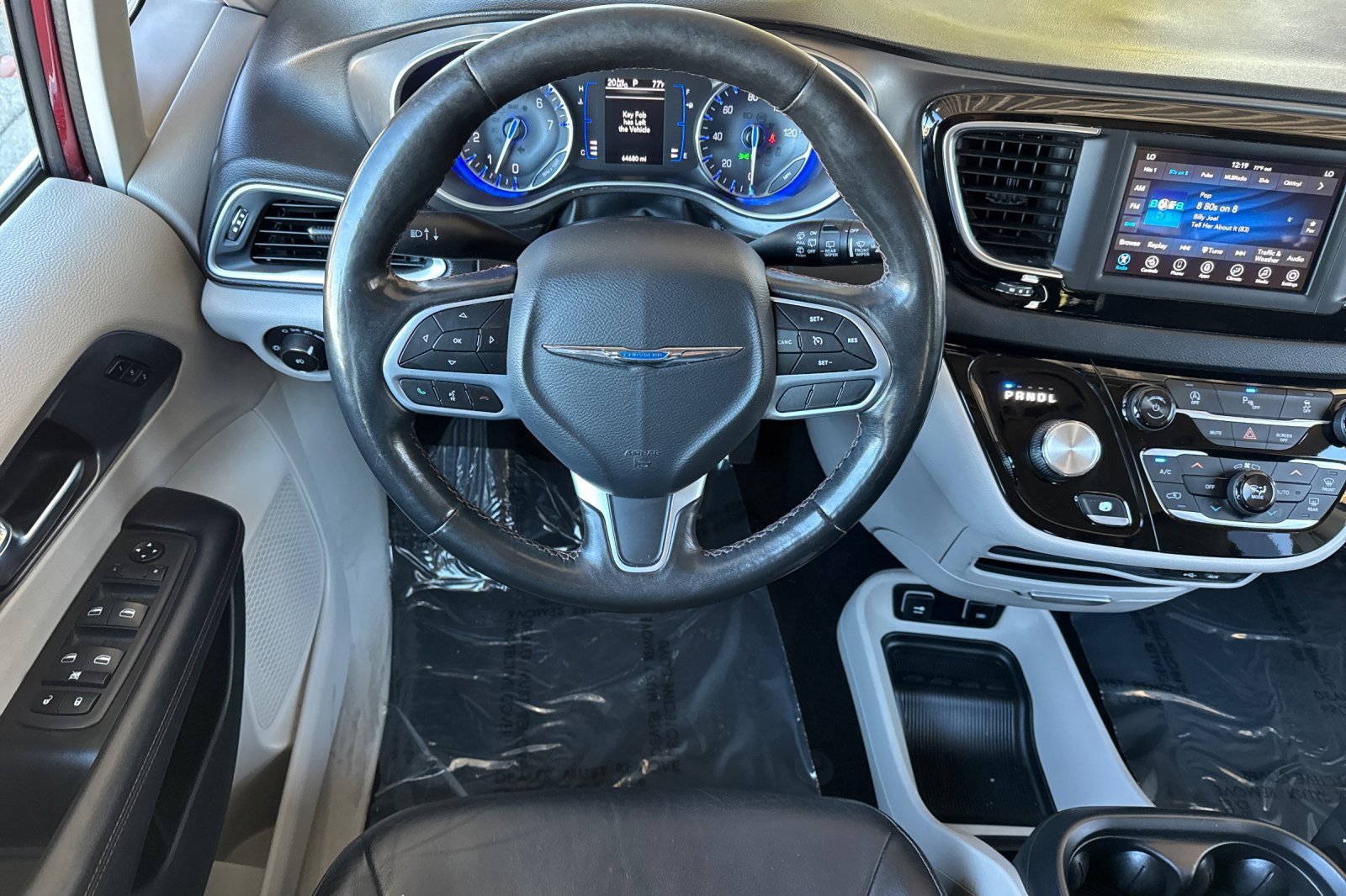 Used 2020 Chrysler Pacifica Touring-L w/ Tire & Wheel Group image 13