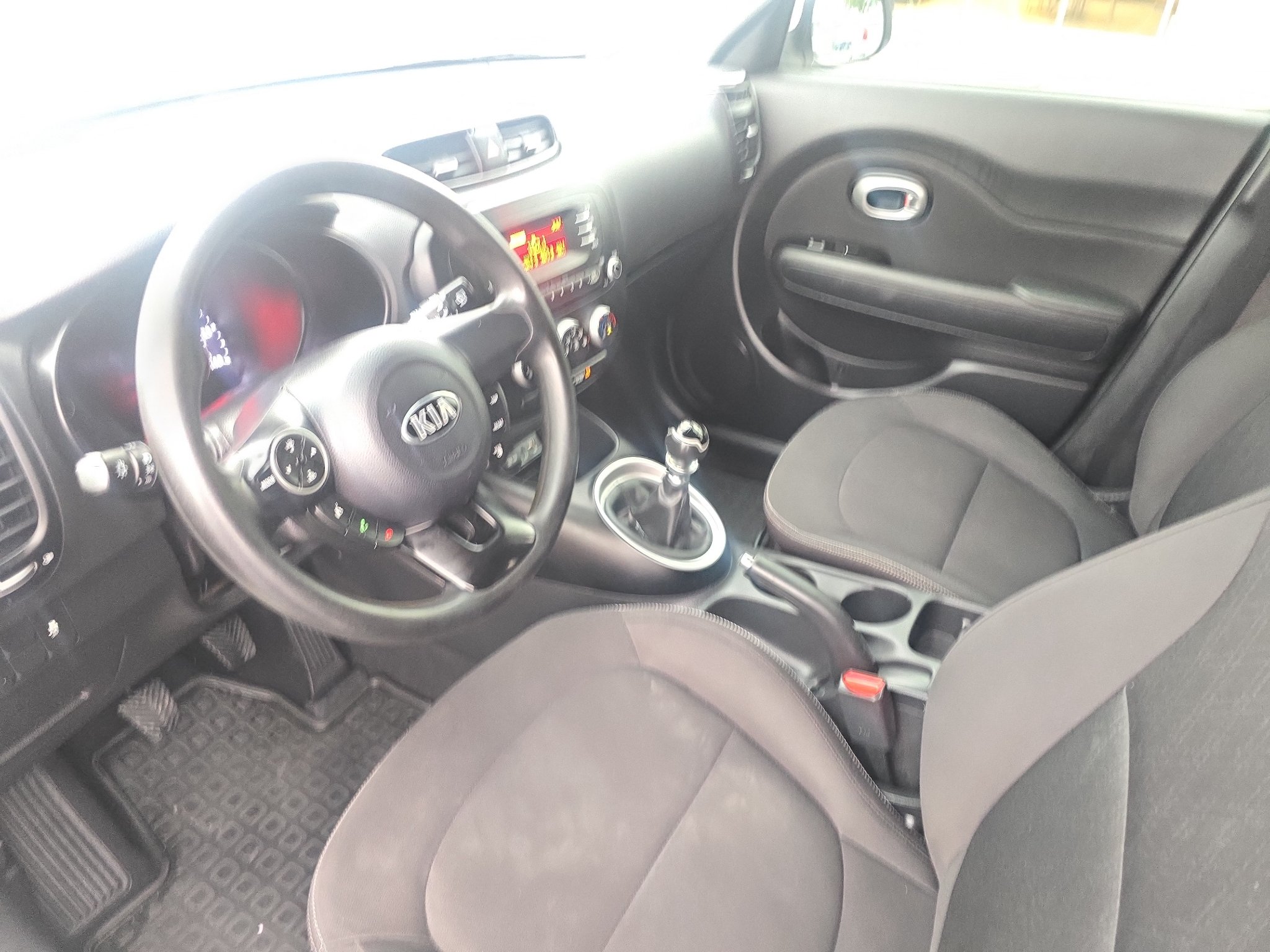 Used 2015 Kia Soul FWD image 13