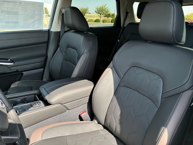 New 2026 Nissan Pathfinder Platinum AWD/4WD image 12