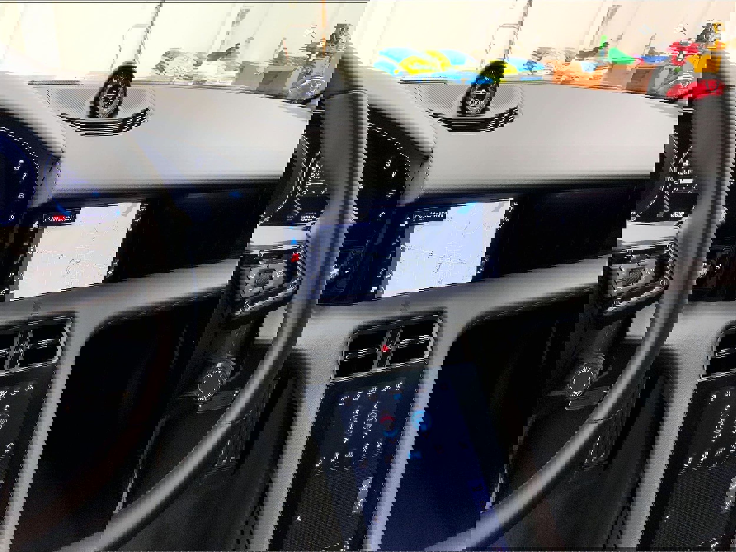 Used 2025 Porsche Taycan image 17