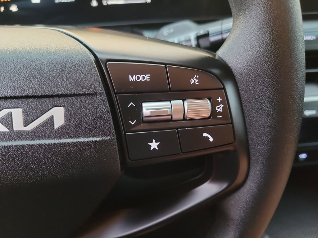 Used 2025 Kia K4 LXS image 26