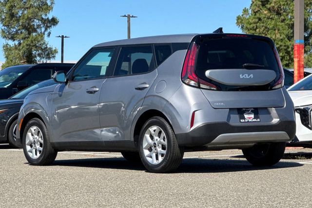 Certified 2025 Kia Soul LX w/ LX Technology Package FWD image 8