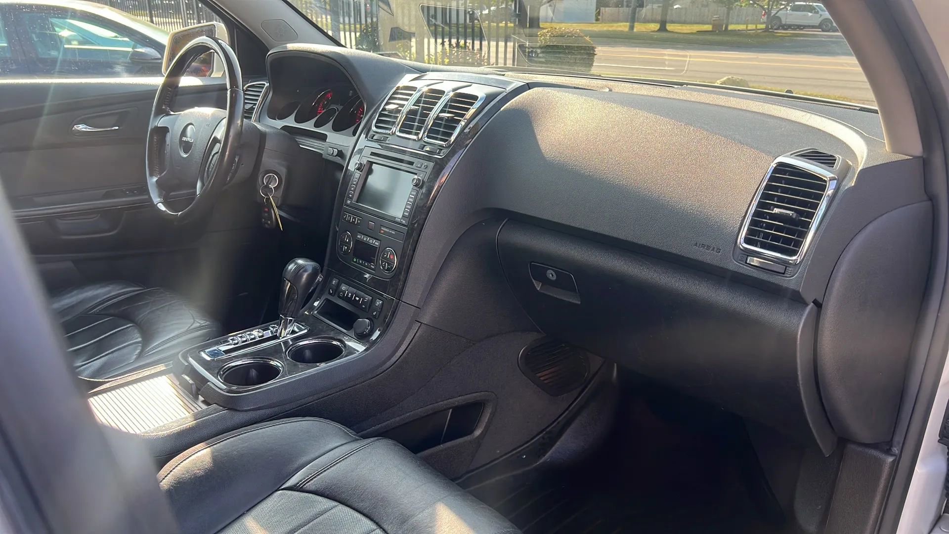 Used 2011 GMC Acadia Denali image 18