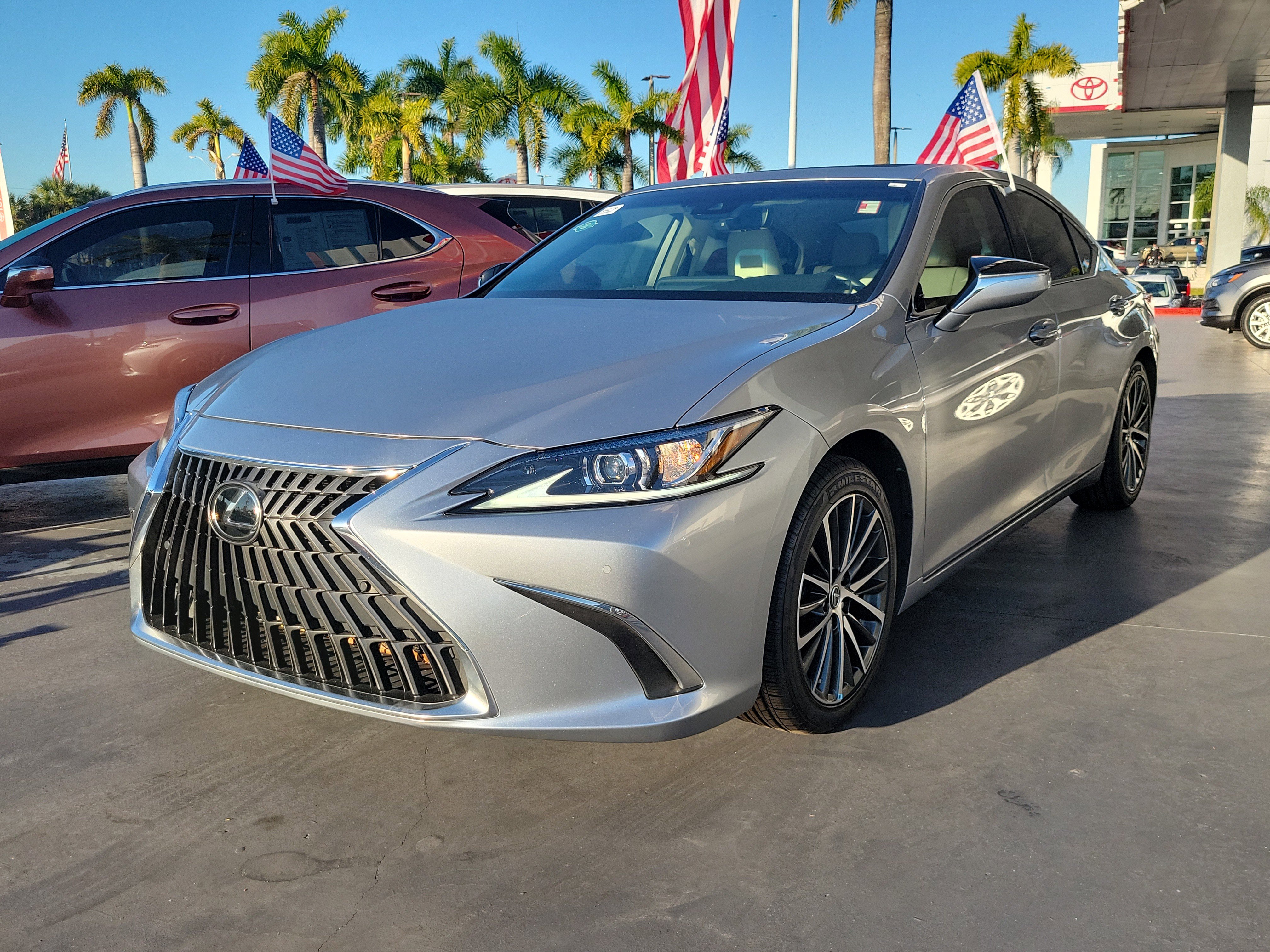 Used 2024 Lexus ES 350 w/ Premium Package image 5