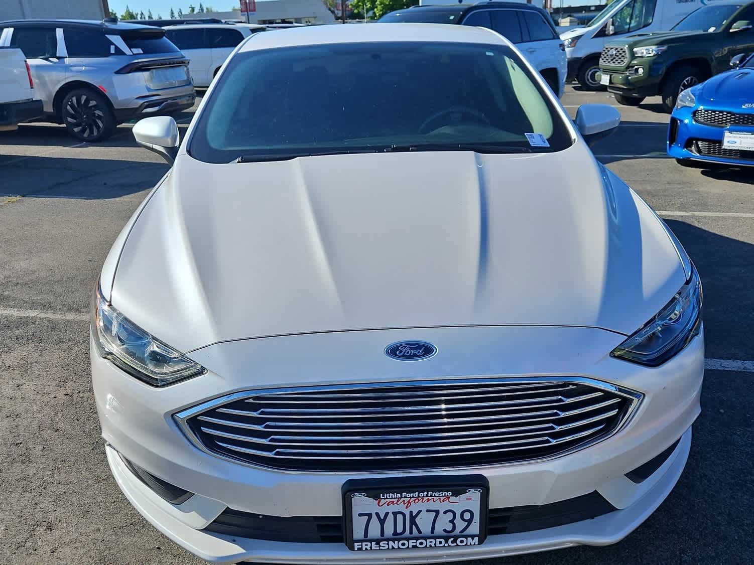 Used 2017 Ford Fusion SE w/ Fusion SE Technology Package image 4