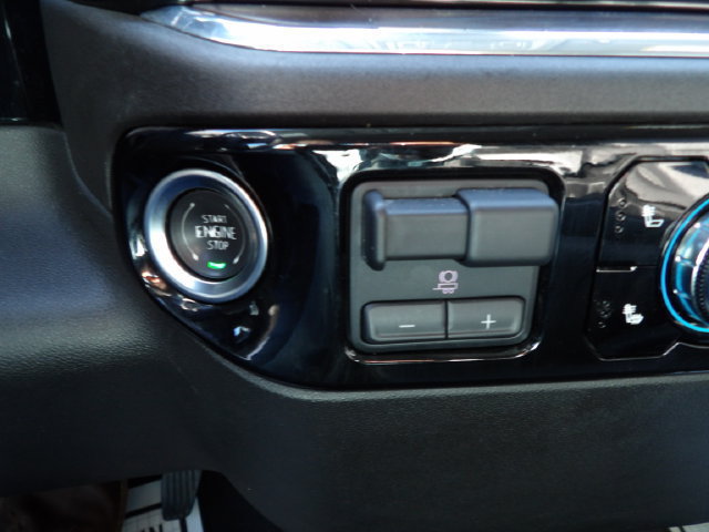 Used 2025 GMC Sierra 1500 SLT AWD/4WD image 35