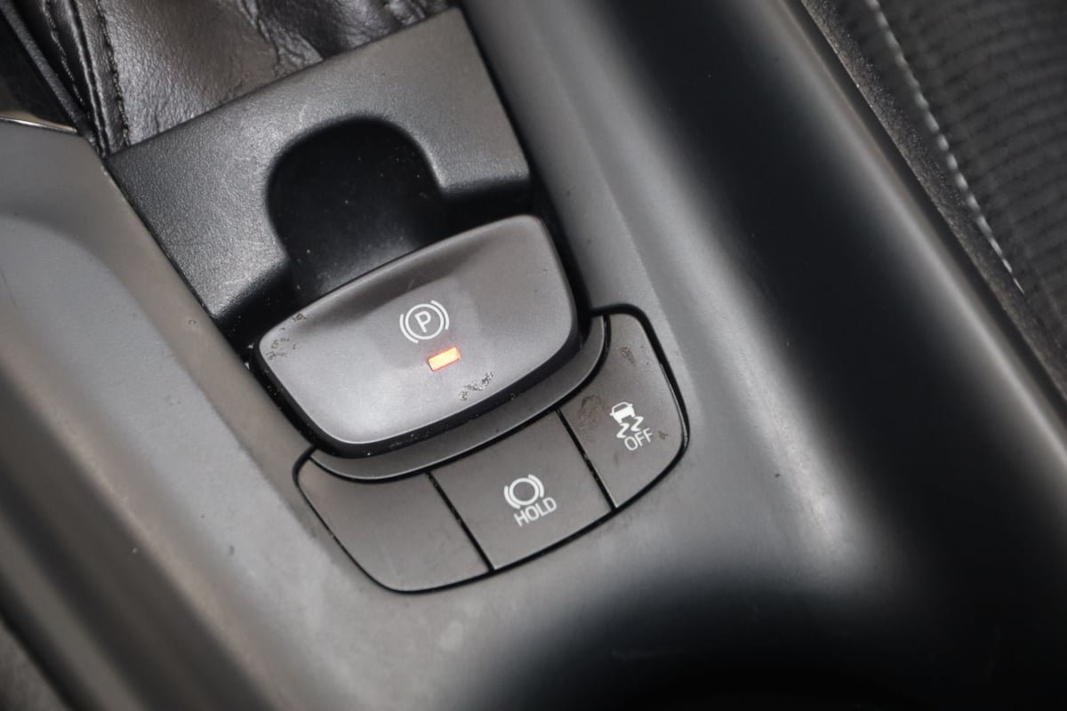 Used 2018 Toyota C-HR XLE FWD image 24