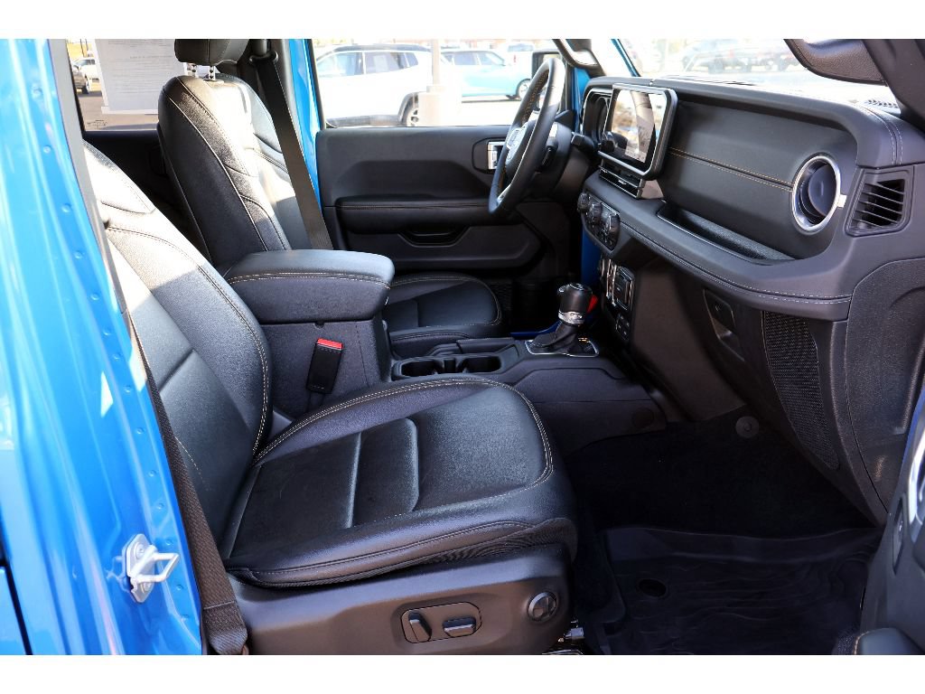 Used 2024 Jeep Wrangler Unlimited Sahara w/ Technology Group AWD/4WD image 18