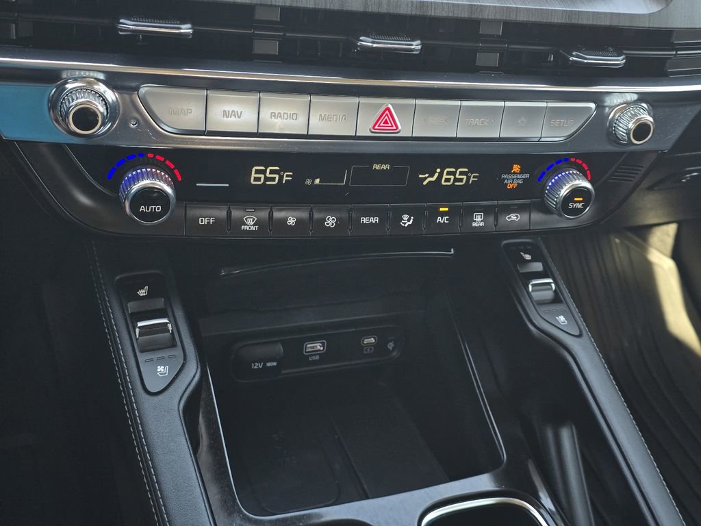 Used 2024 Kia Telluride SX w/ Towing Package FWD image 21