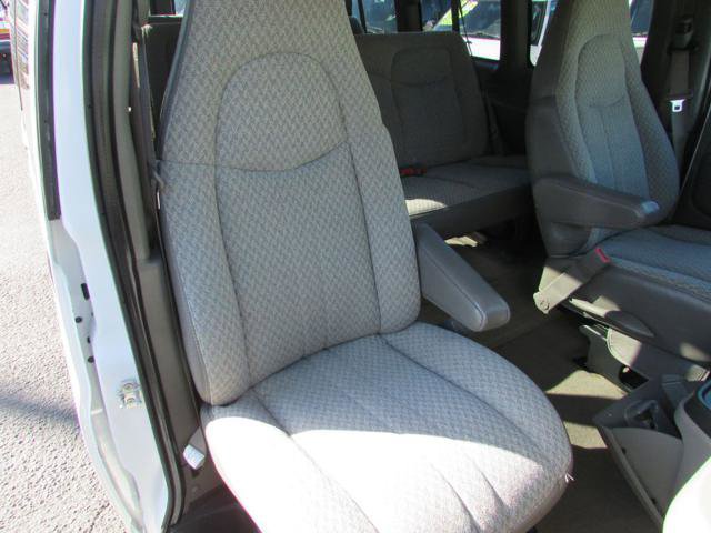 Used 2007 Chevrolet Express 3500 Passenger w/ LT Preferred Equipment Group image 18