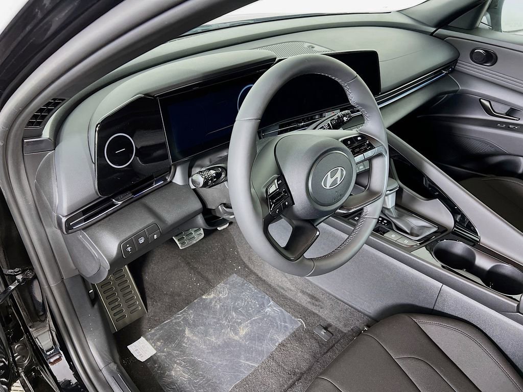 Certified 2025 Hyundai Elantra SEL image 8