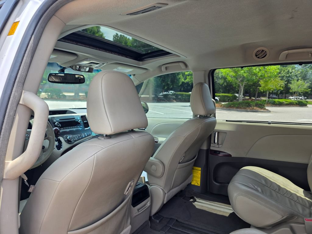 Used 2011 Toyota Sienna XLE FWD image 27