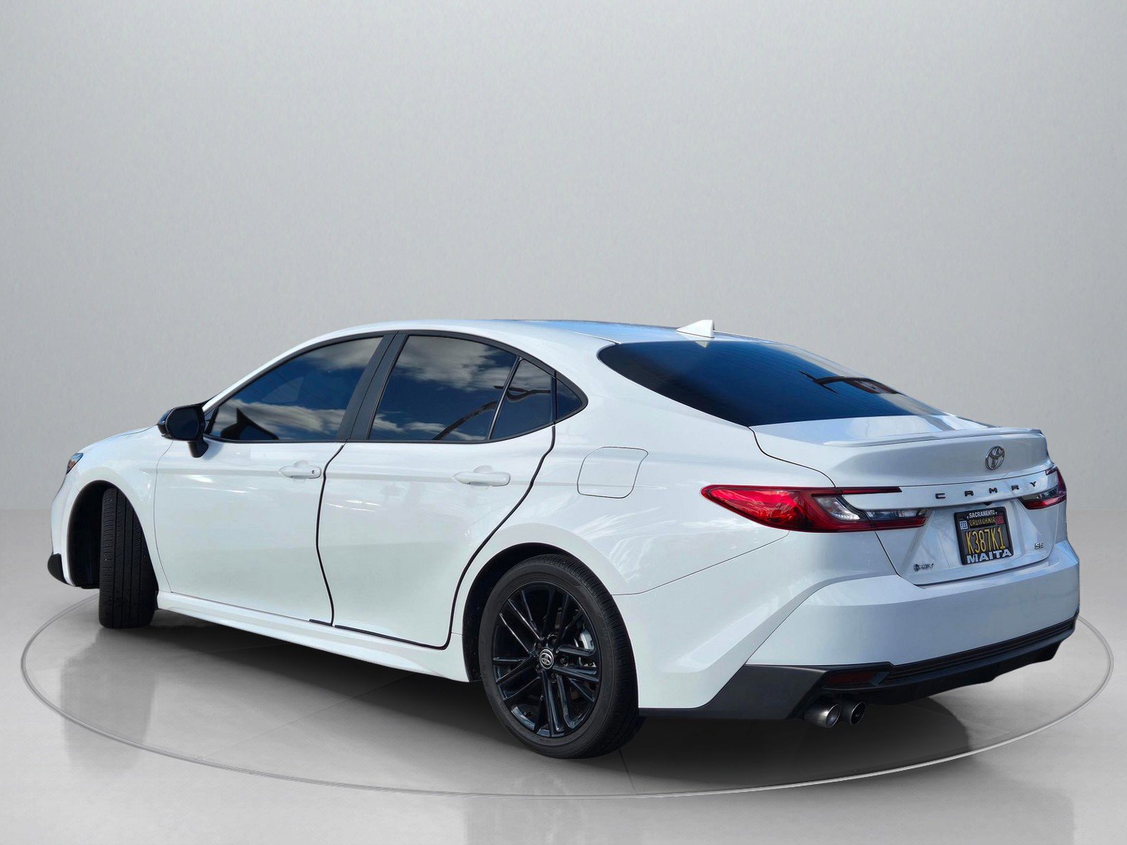 Used 2025 Toyota Camry SE image 5