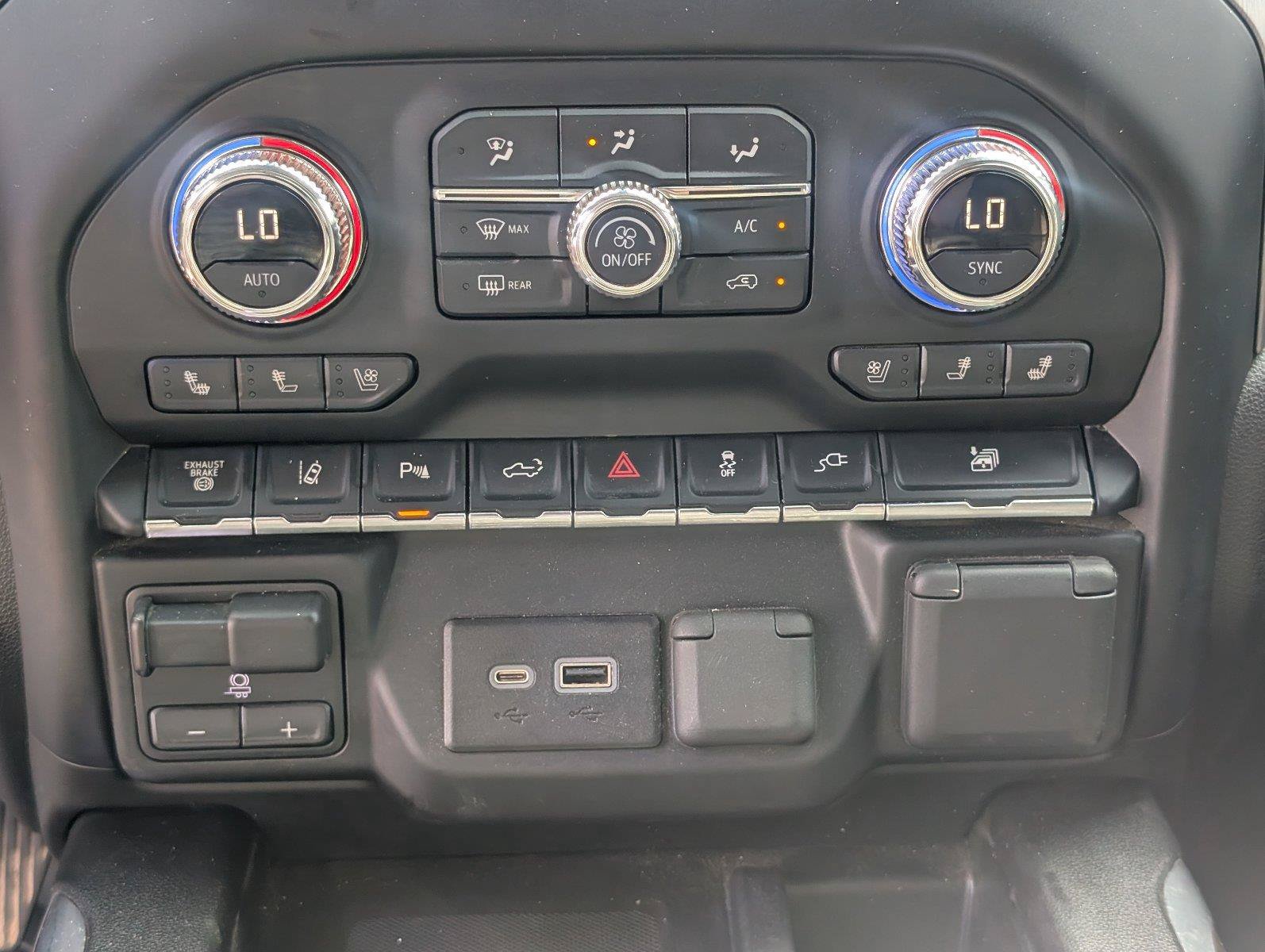 Used 2020 GMC Sierra 3500 Denali w/ Denali Ultimate Package AWD/4WD image 25