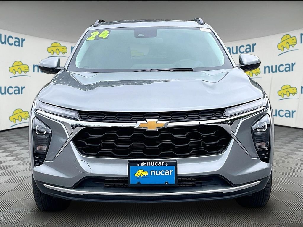Used 2024 Chevrolet Trax LT w/ Driver Confidence Package FWD image 2