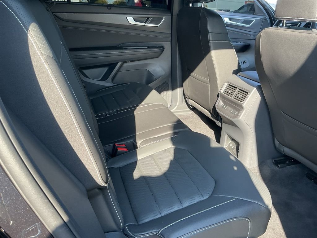 Used 2025 Volkswagen Atlas Cross Sport SEL AWD/4WD image 20