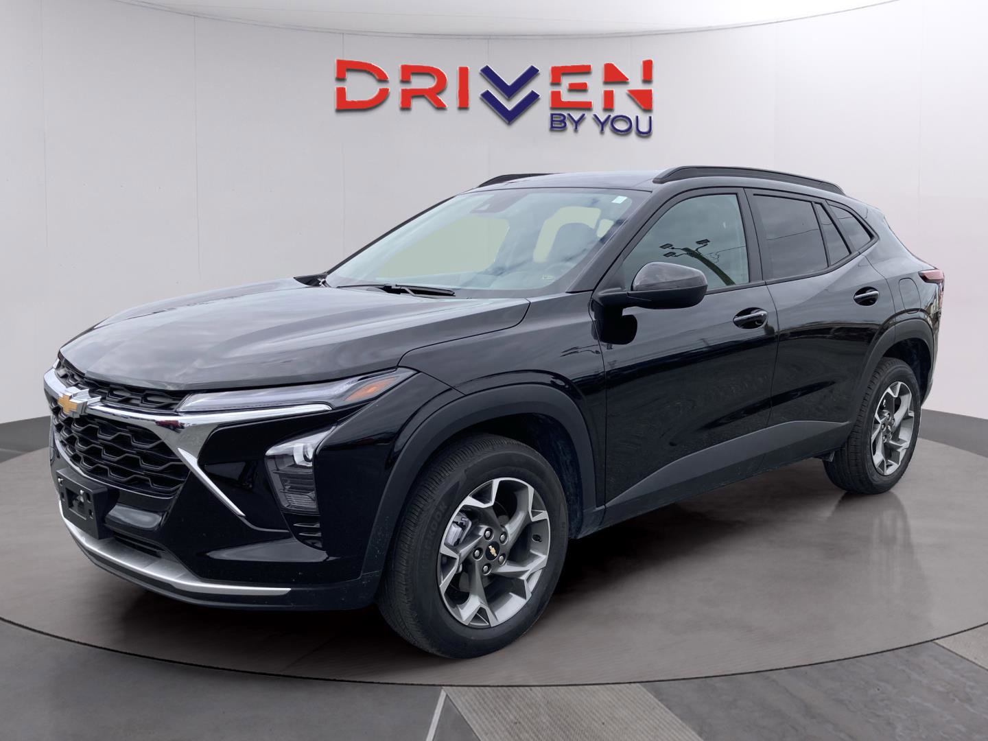 Used 2025 Chevrolet Trax LT w/ LT Convenience Package image 2