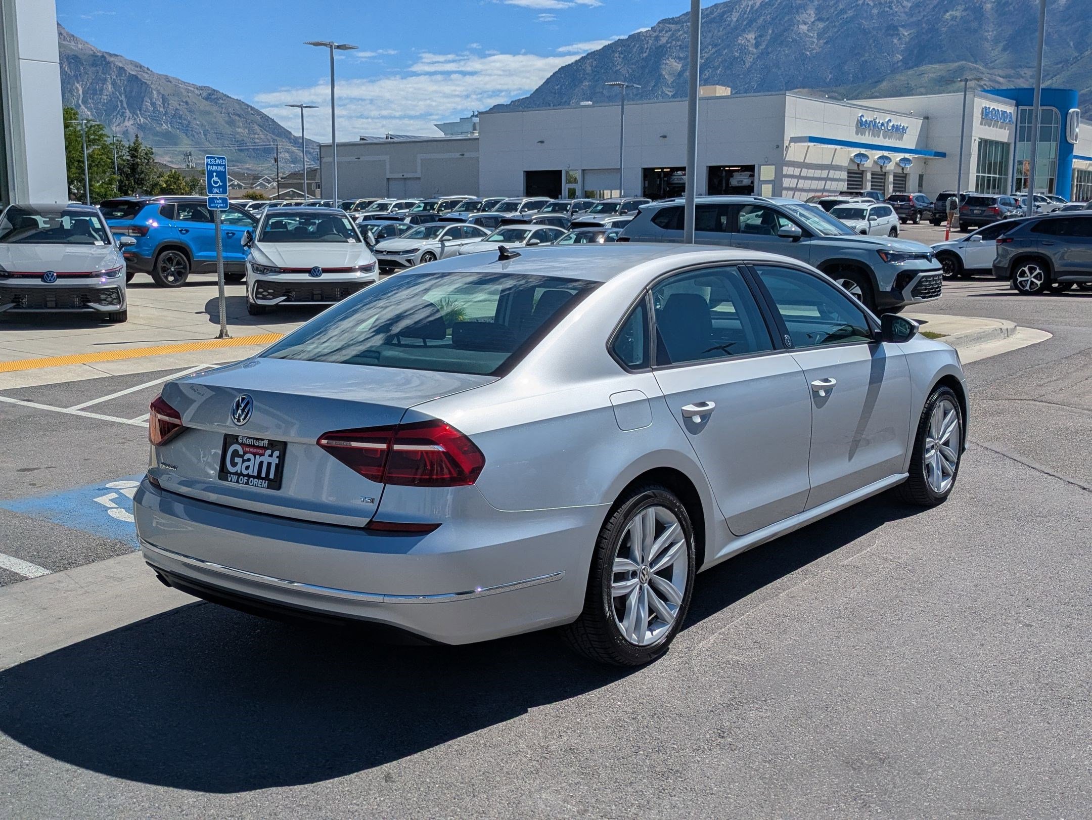 Used 2019 Volkswagen Passat 2.0T Wolfsburg FWD image 3