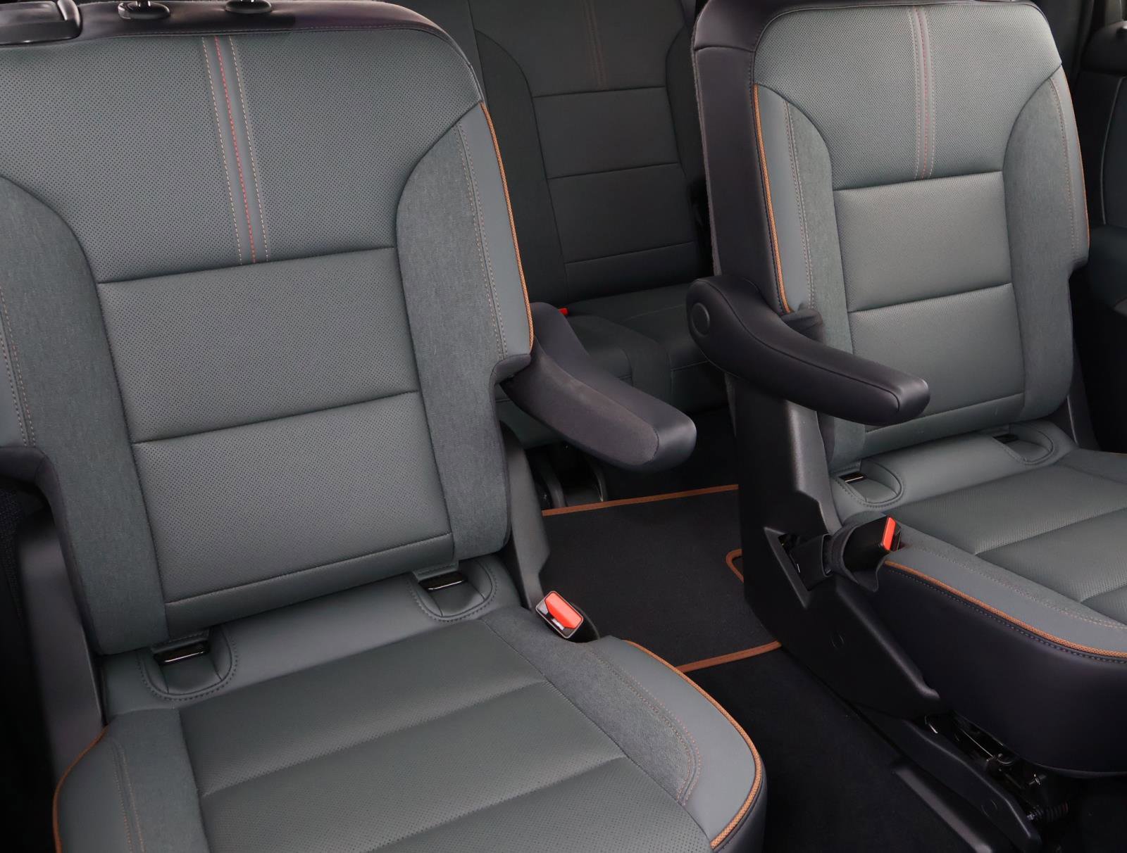 Used 2024 GMC Acadia AT4 w/ Luxury Package image 23