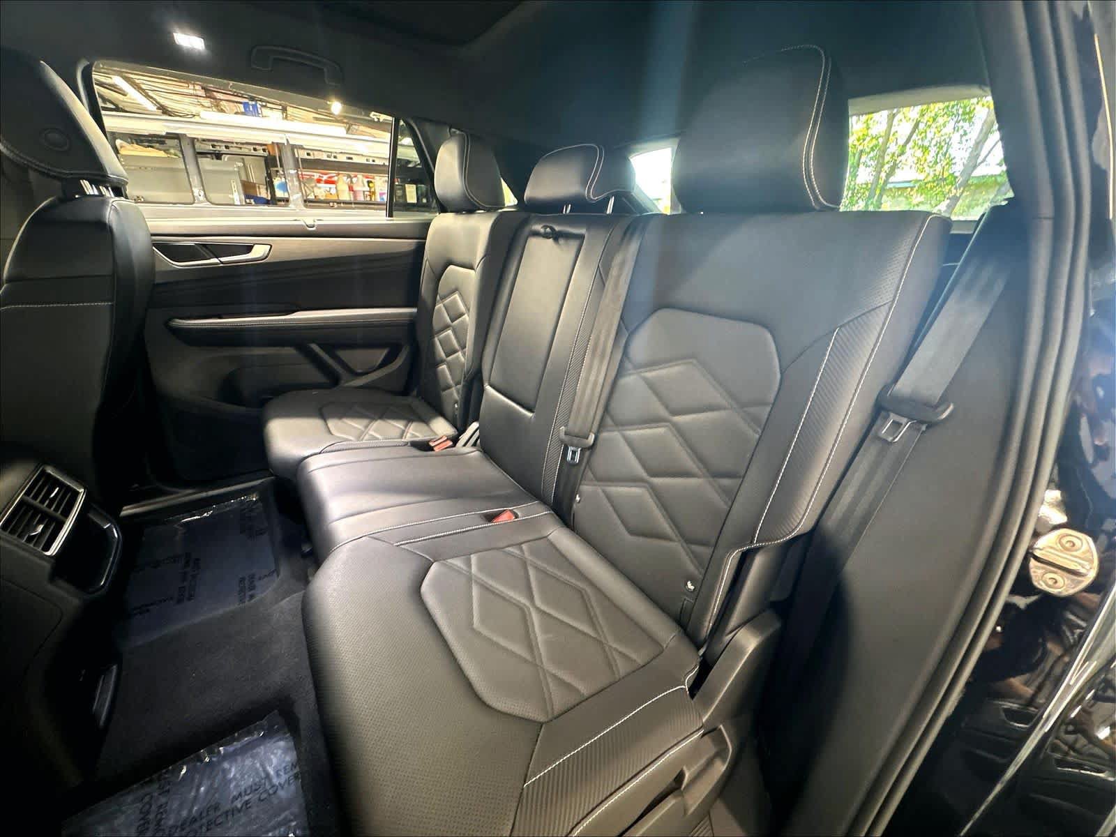 Certified 2026 Volkswagen Atlas Cross Sport SE w/ Panoramic Sunroof Package AWD/4WD image 25