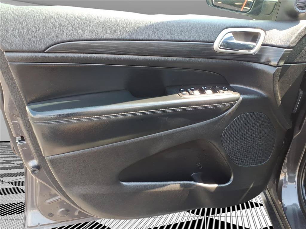 Used 2021 Jeep Grand Cherokee Laredo RWD image 16