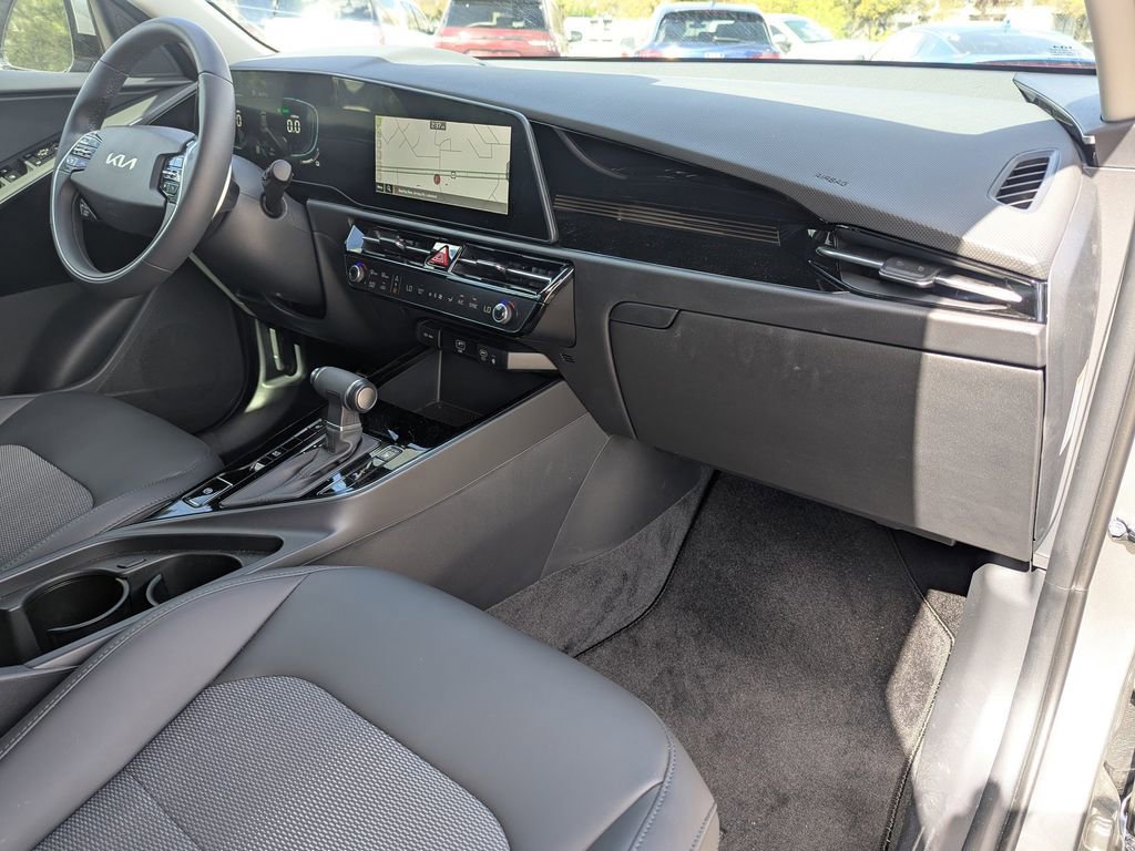 Used 2025 Kia Niro EX Touring image 9