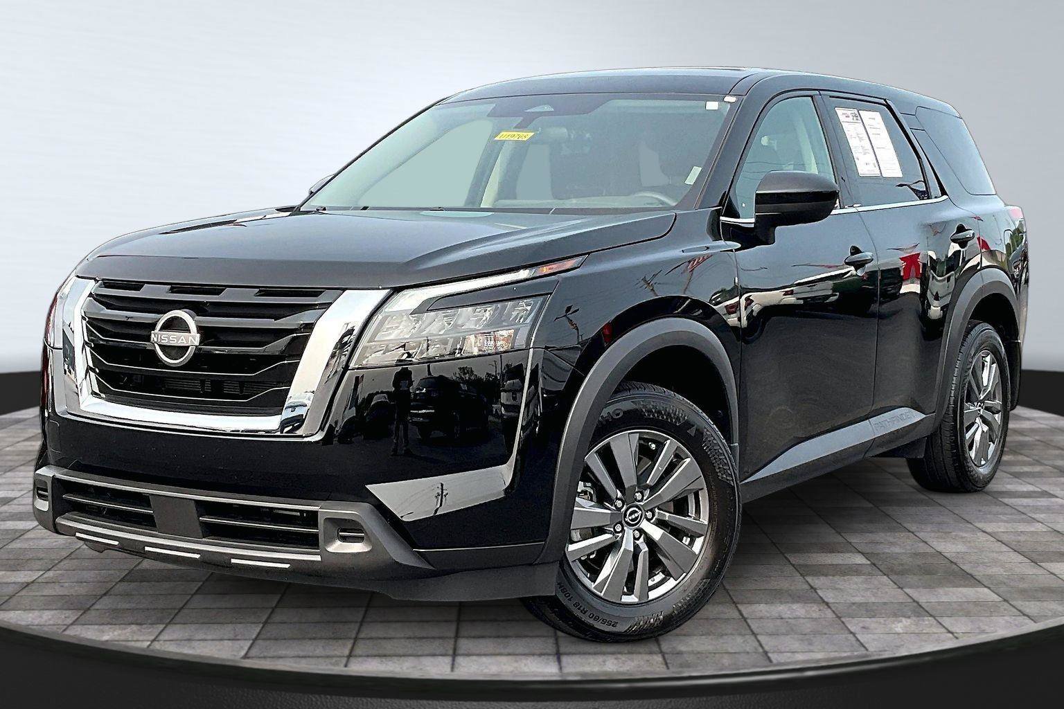 Certified 2025 Nissan Pathfinder S FWD image 13