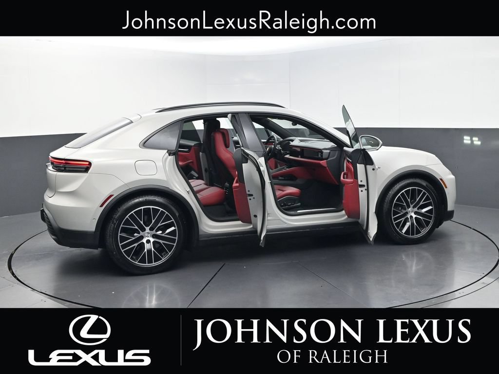 Used 2026 Porsche Macan 4 Electric AWD/4WD image 31