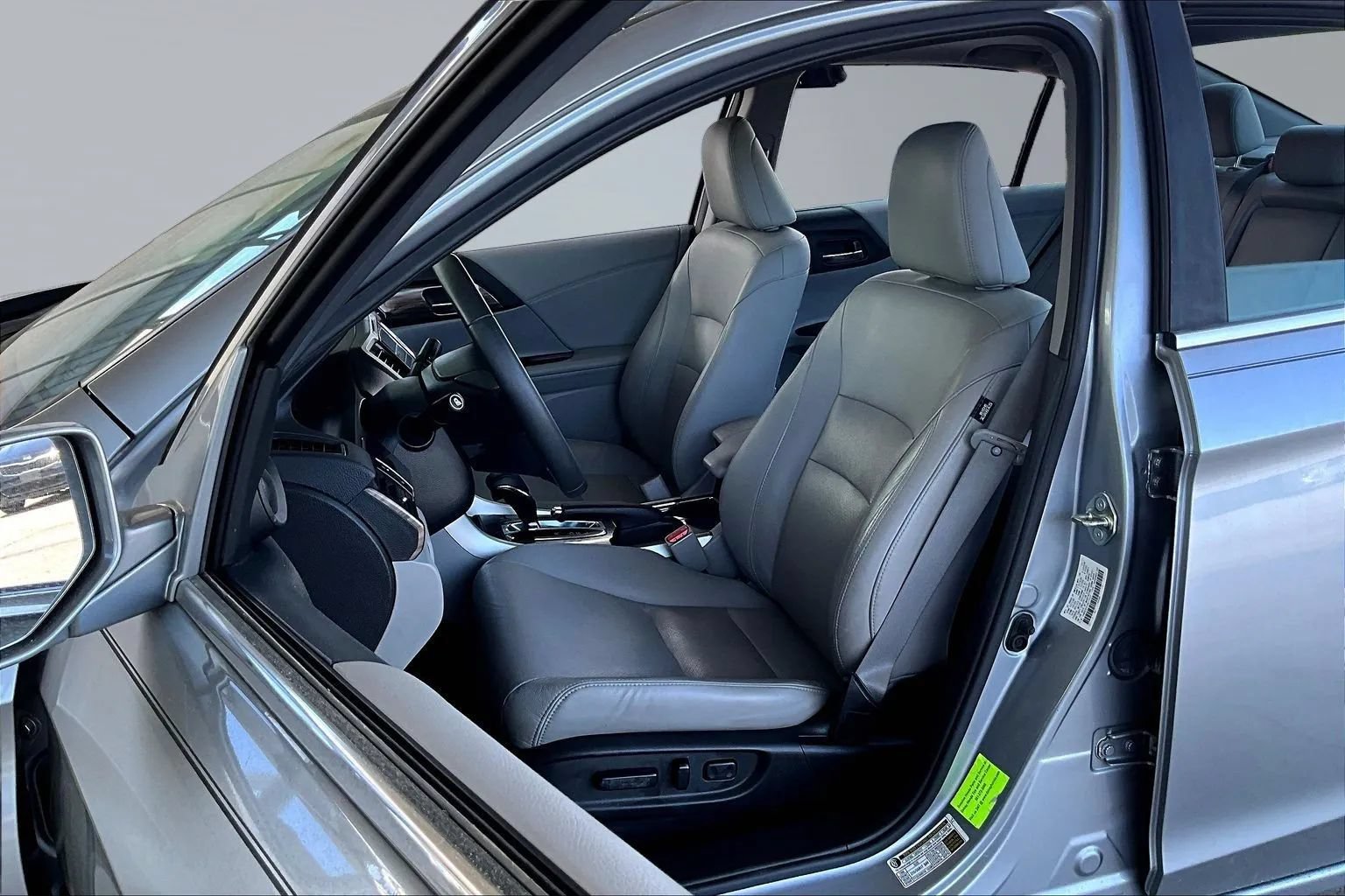 Used 2017 Honda Accord EX-L image 18