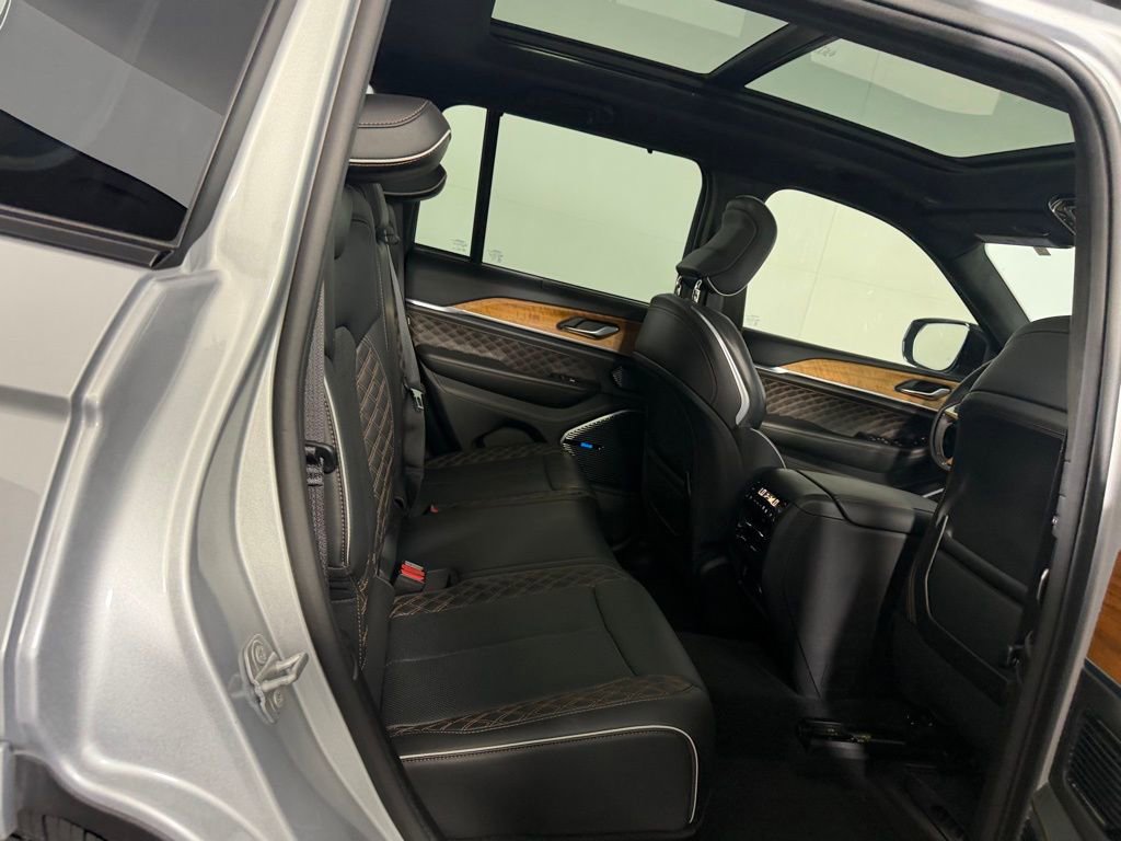 Certified 2022 Jeep Grand Cherokee Summit AWD/4WD image 28