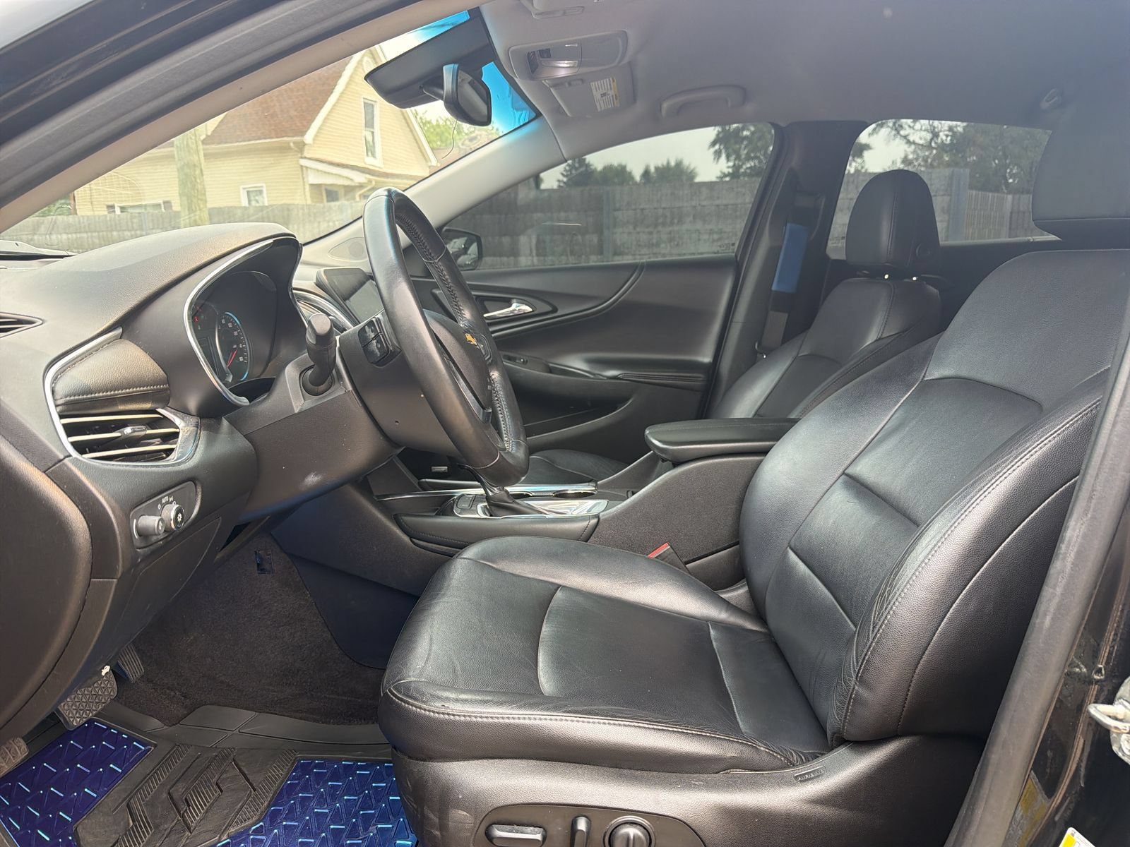 Used 2018 Chevrolet Malibu LT w/ Leather Package FWD image 11