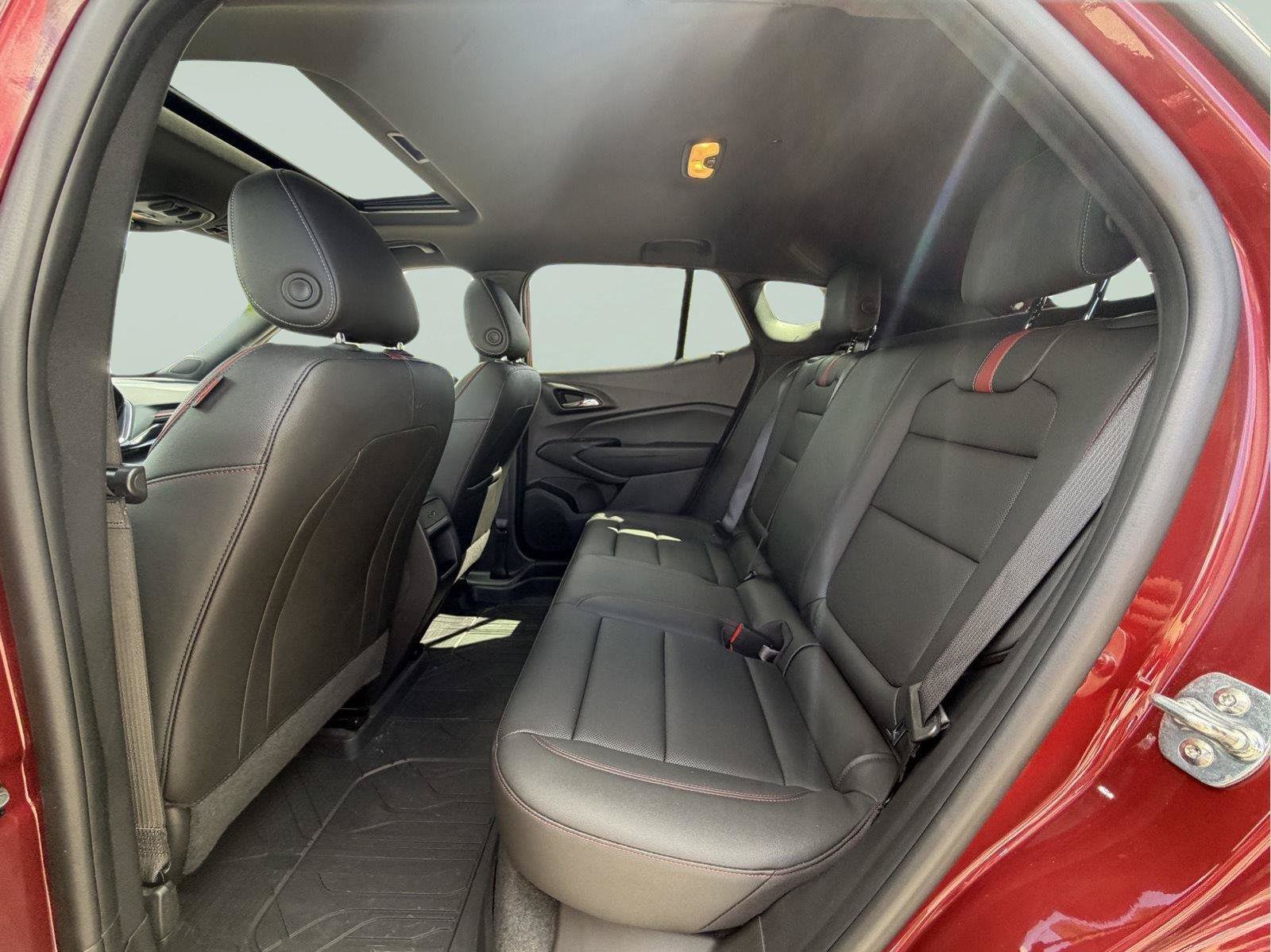 Used 2025 Chevrolet Trax RS w/ Sunroof Package FWD image 27
