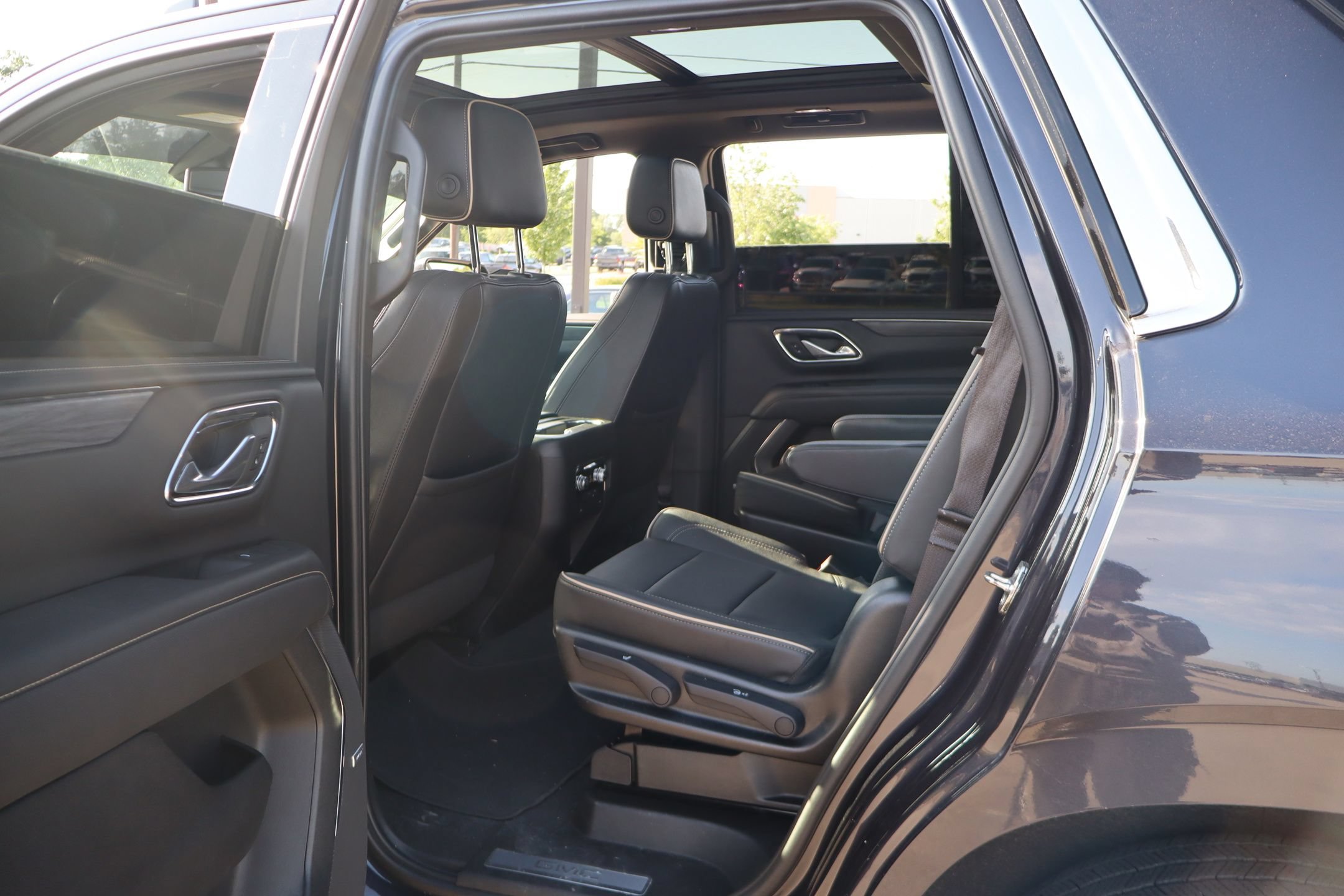 Used 2023 GMC Yukon SLT AWD/4WD image 24
