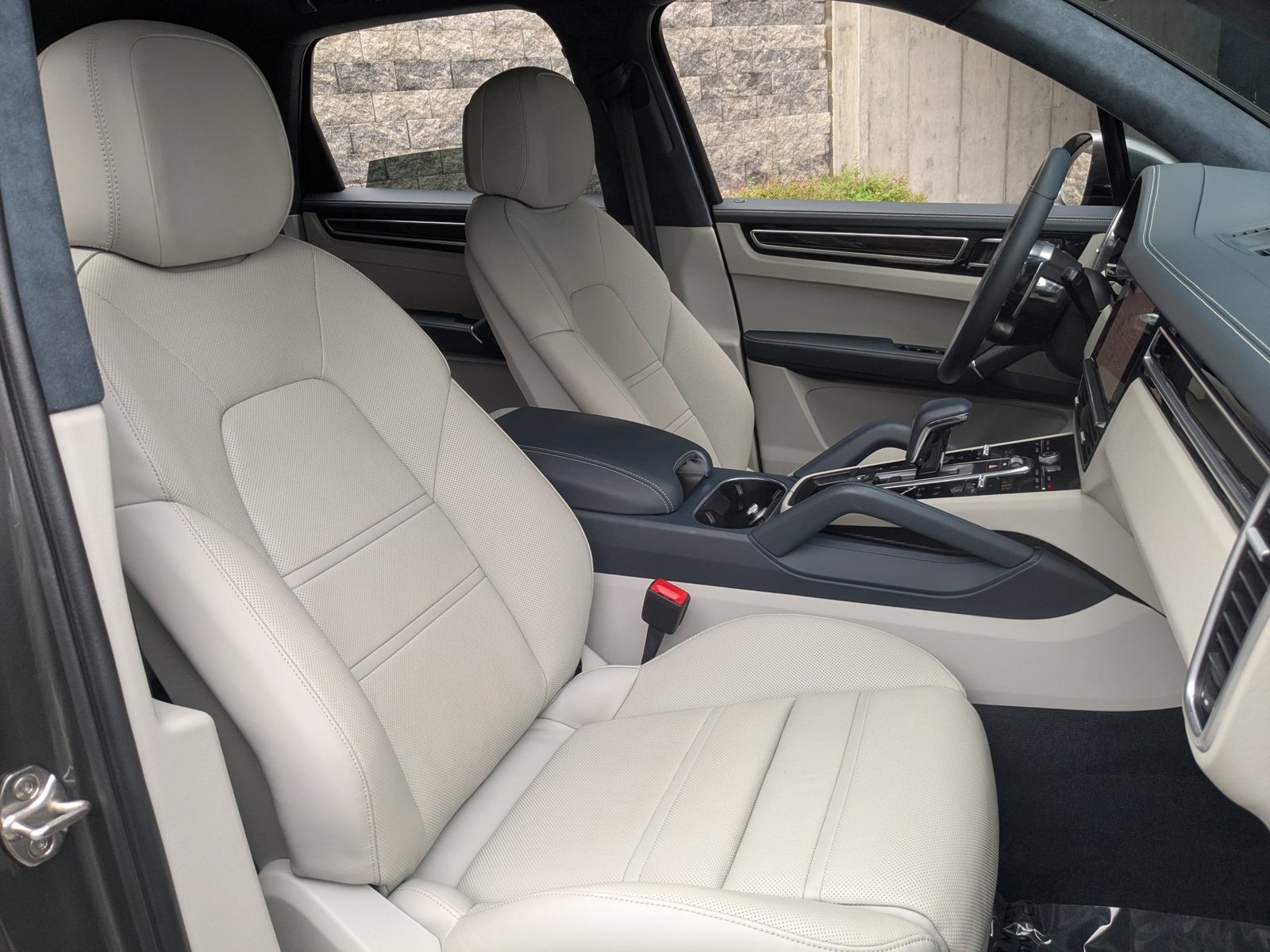 Certified 2023 Porsche Cayenne GTS AWD/4WD image 26