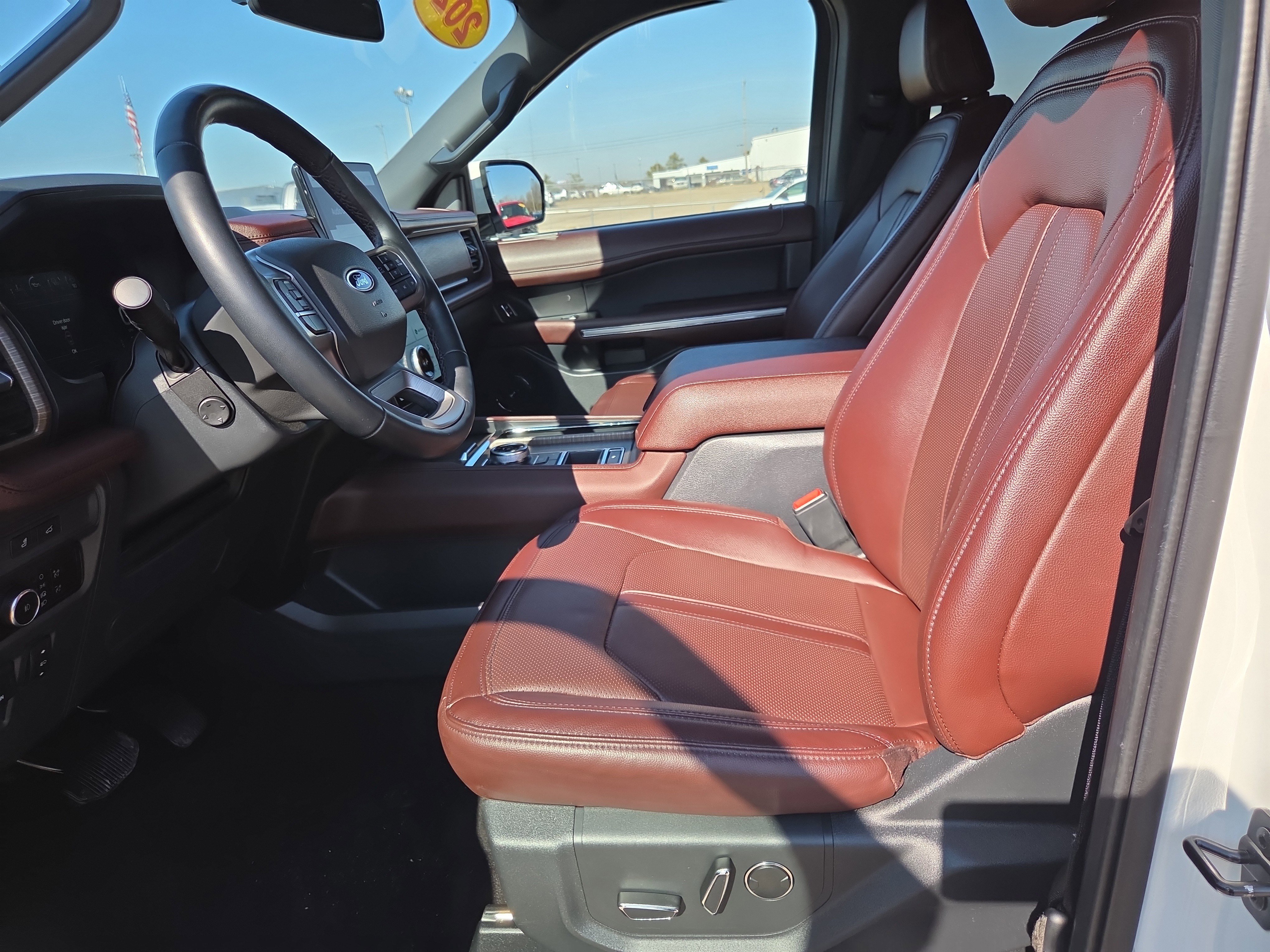 Used 2023 Ford Expedition Limited image 5