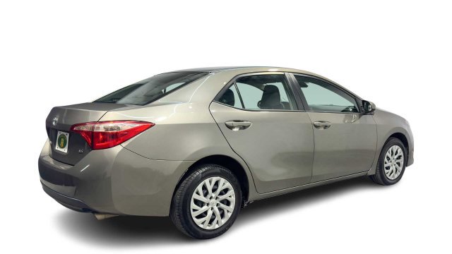Used 2018 Toyota Corolla LE FWD image 2