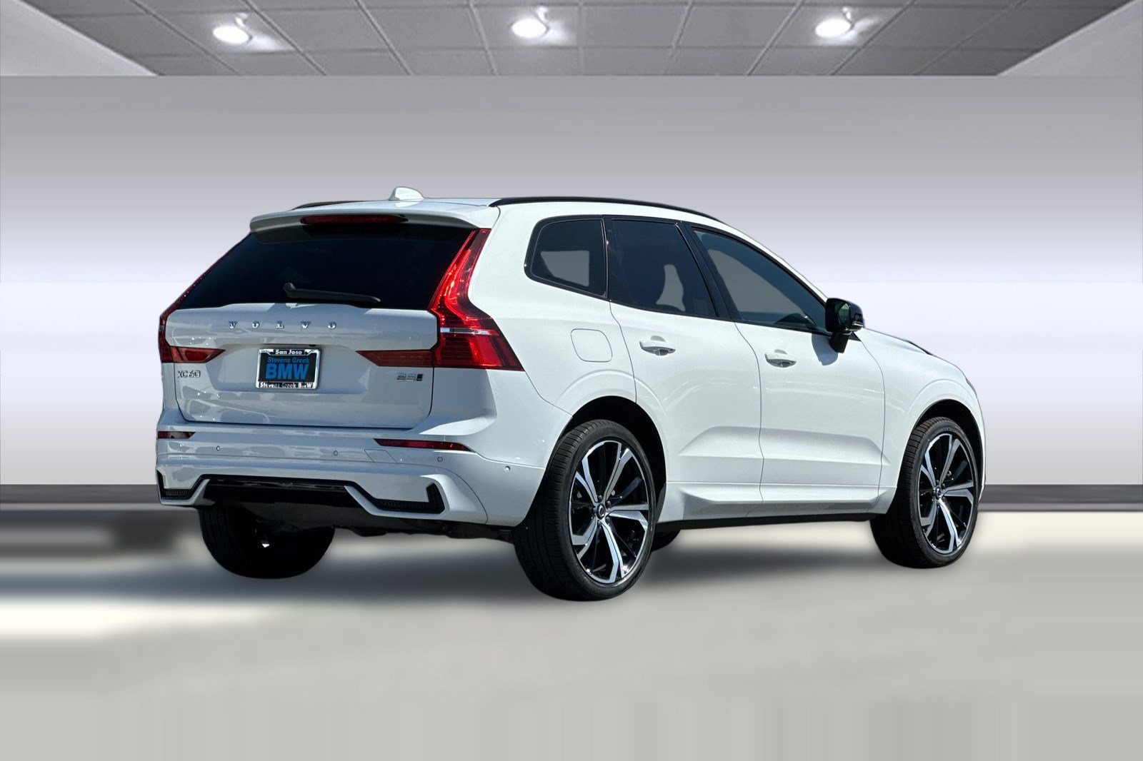 Used 2022 Volvo XC60 B5 R-Design w/ Advanced Package AWD/4WD image 9