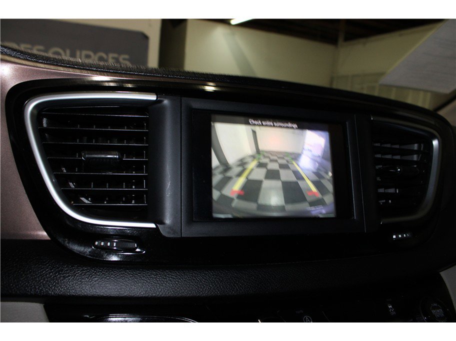 Used 2021 Chrysler Voyager Lxi image 35