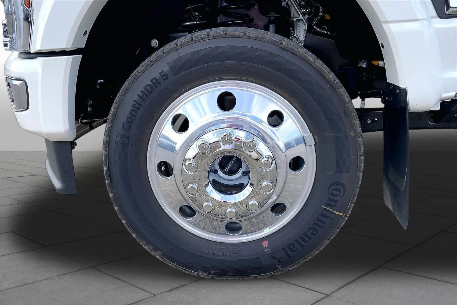 New 2027 Ford F450 Platinum w/ Platinum Plus Package AWD/4WD image 9