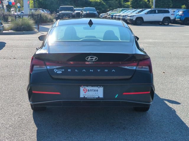 Used 2024 Hyundai Elantra SEL FWD image 4