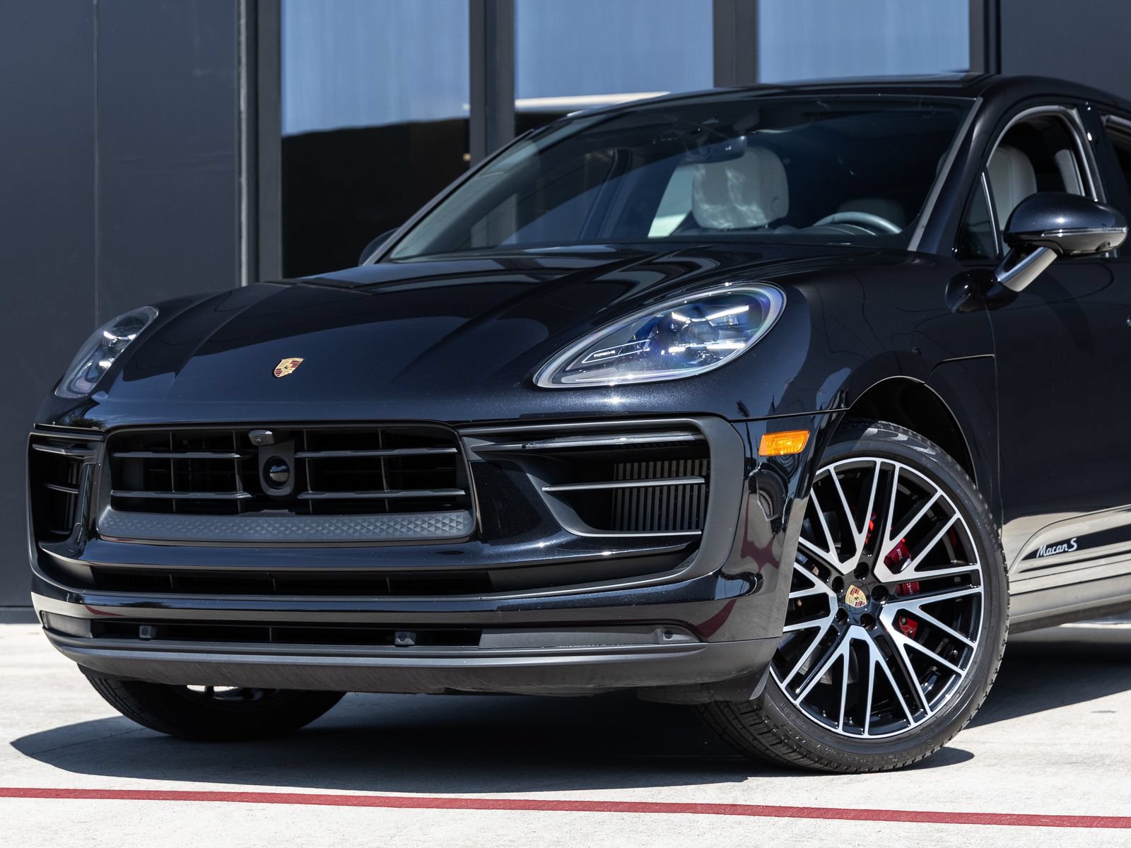 Certified 2024 Porsche Macan S AWD/4WD image 7
