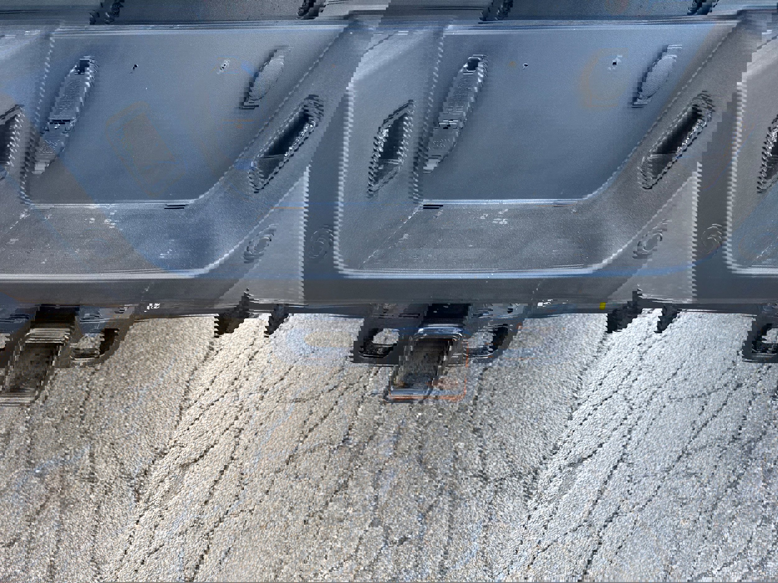 Used 2022 Ford F350 Platinum w/ FX4 Off-Road Package AWD/4WD image 22