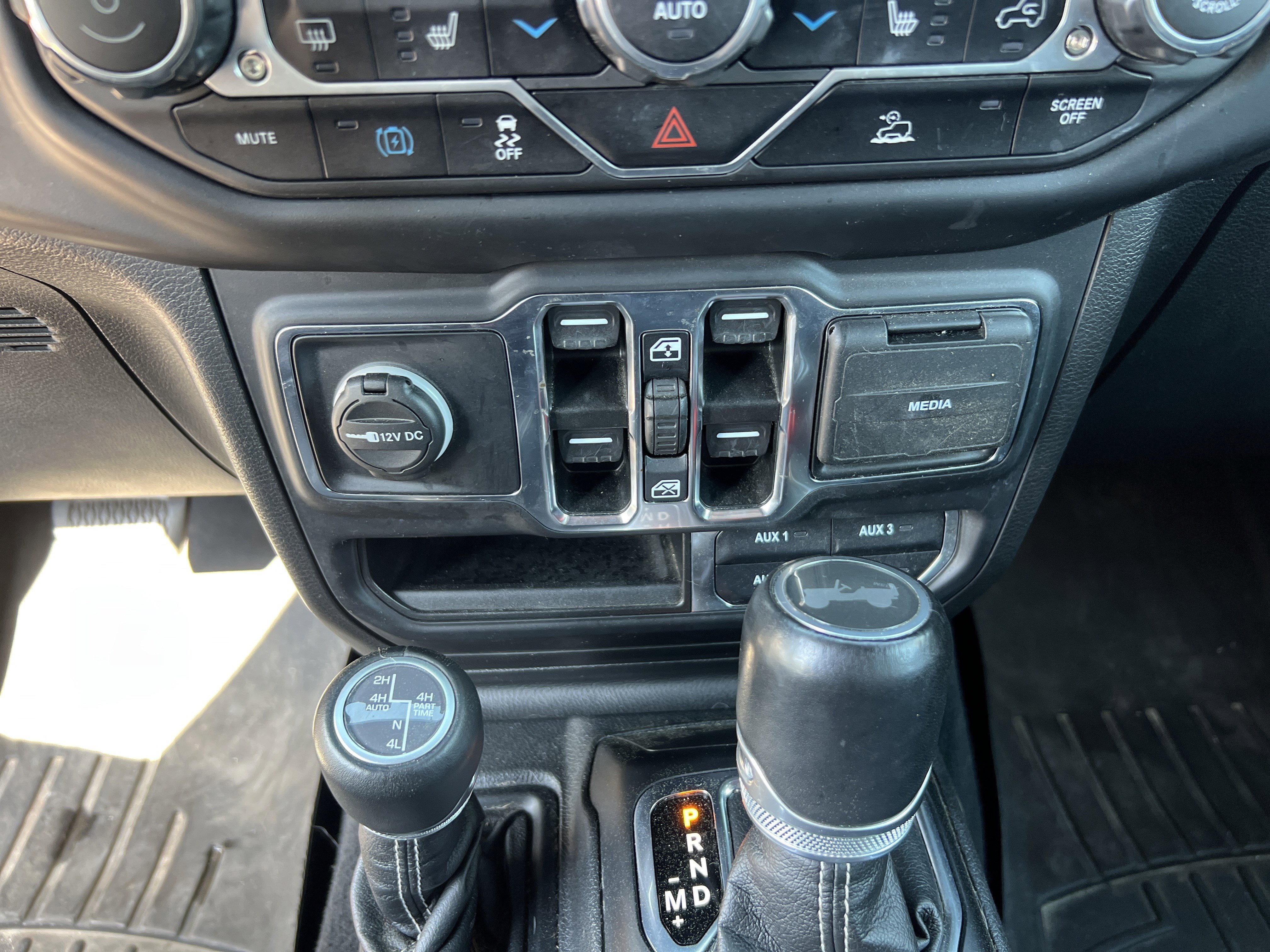 Used 2022 Jeep Wrangler Unlimited Sahara w/ Cold Weather Group image 38