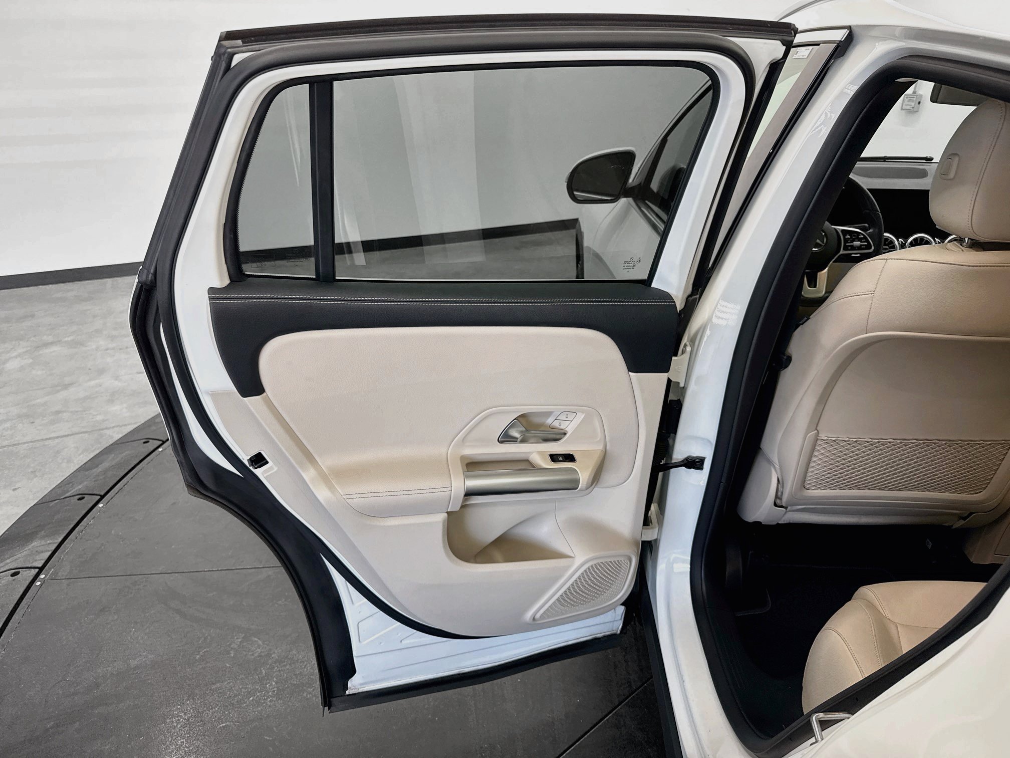 Used 2023 Mercedes-Benz GLA 250 w/ Premium Package image 27
