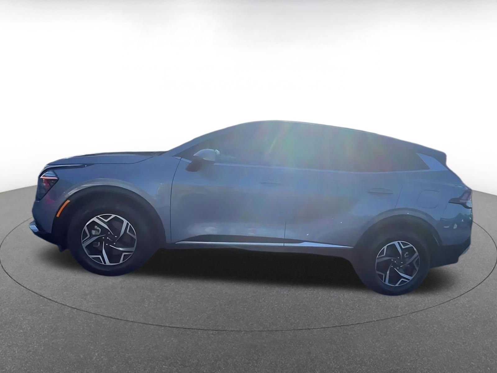 Used 2025 Kia Sportage LX image 9