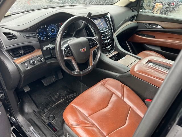 Used 2018 Cadillac Escalade Luxury image 12